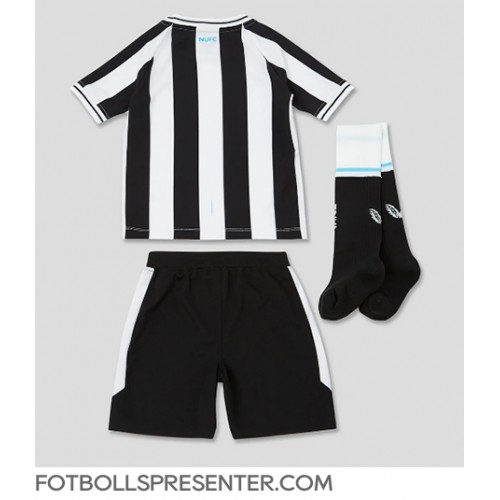 Newcastle United Hemmatröja Barn 2022-23 Kortärmad (+ korta byxor)